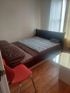 Crystal Room 1 Guest House near 12mins to EWR airport / Prudential / NJIT / Penn station